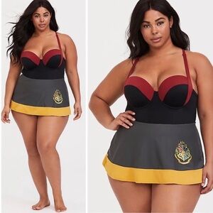 Torrid Harry Potter Fangirl Hogwarts Crest One-Piece Swim Dress Underwire 1X NWT
